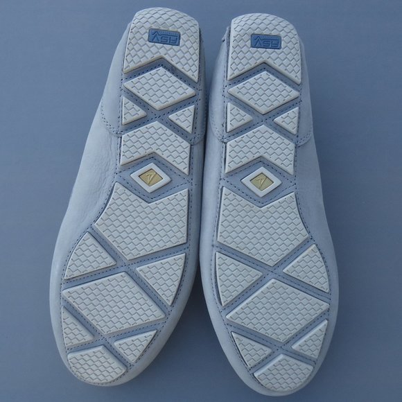 SIZE 9.5. SPERRY Gold Cup nubuck leather slip-on loafers. - Picture 15 of 16